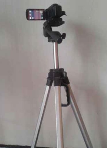 Birdwatching using camcorder Canon Legria HF R76 on tripod