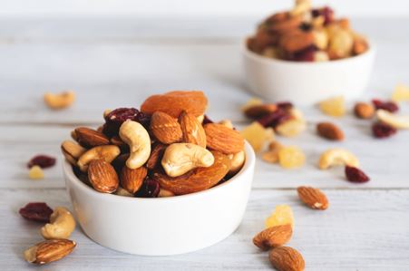 Can birds eat almonds